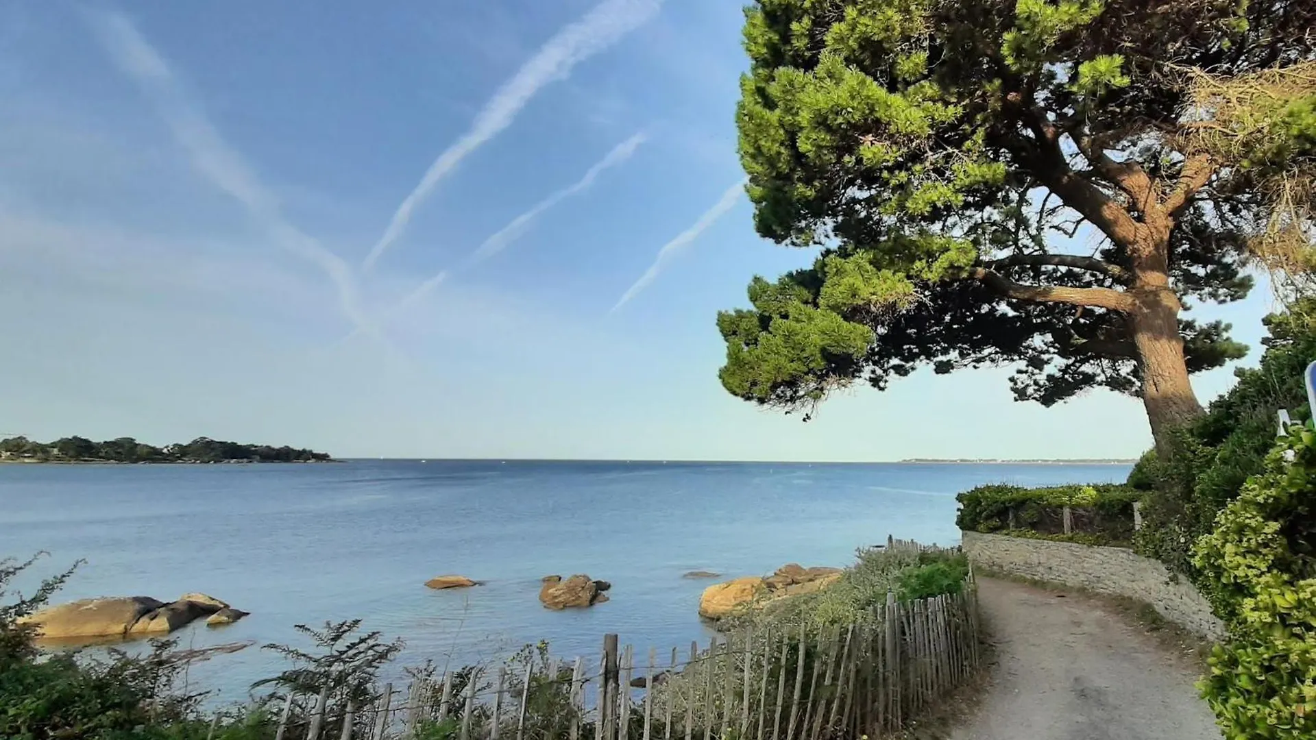 Detente Fleurie Tout Pres Du Sentier Cotier Concarneau 0*,  Franciaország